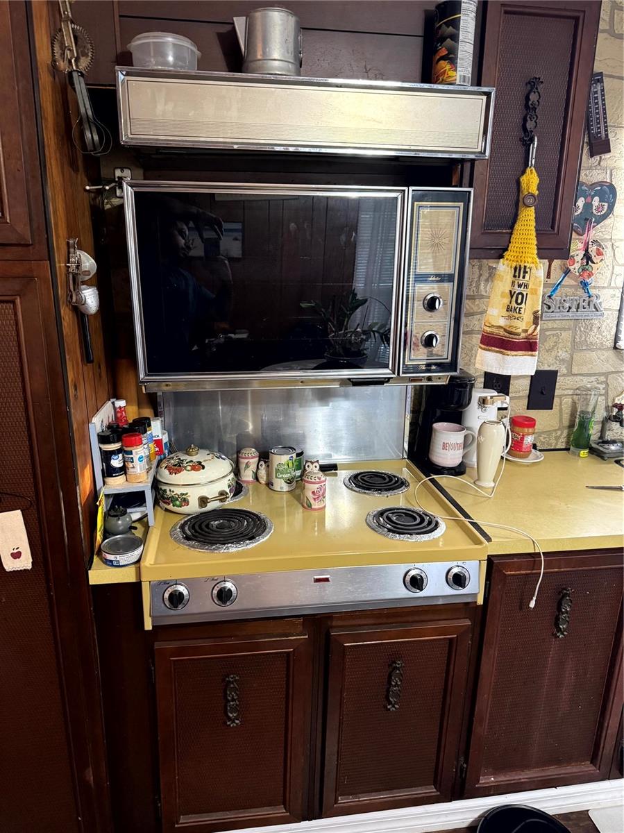 Image 27 of 42 For 2577 Brookside Circle