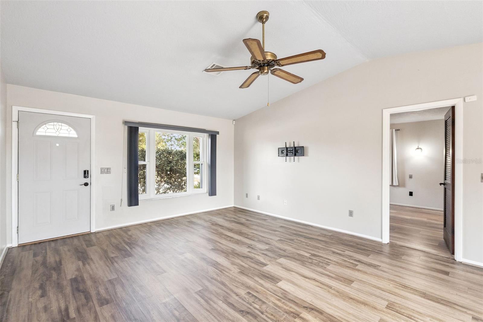 Image 3 of 26 For 501 Antoinette Street