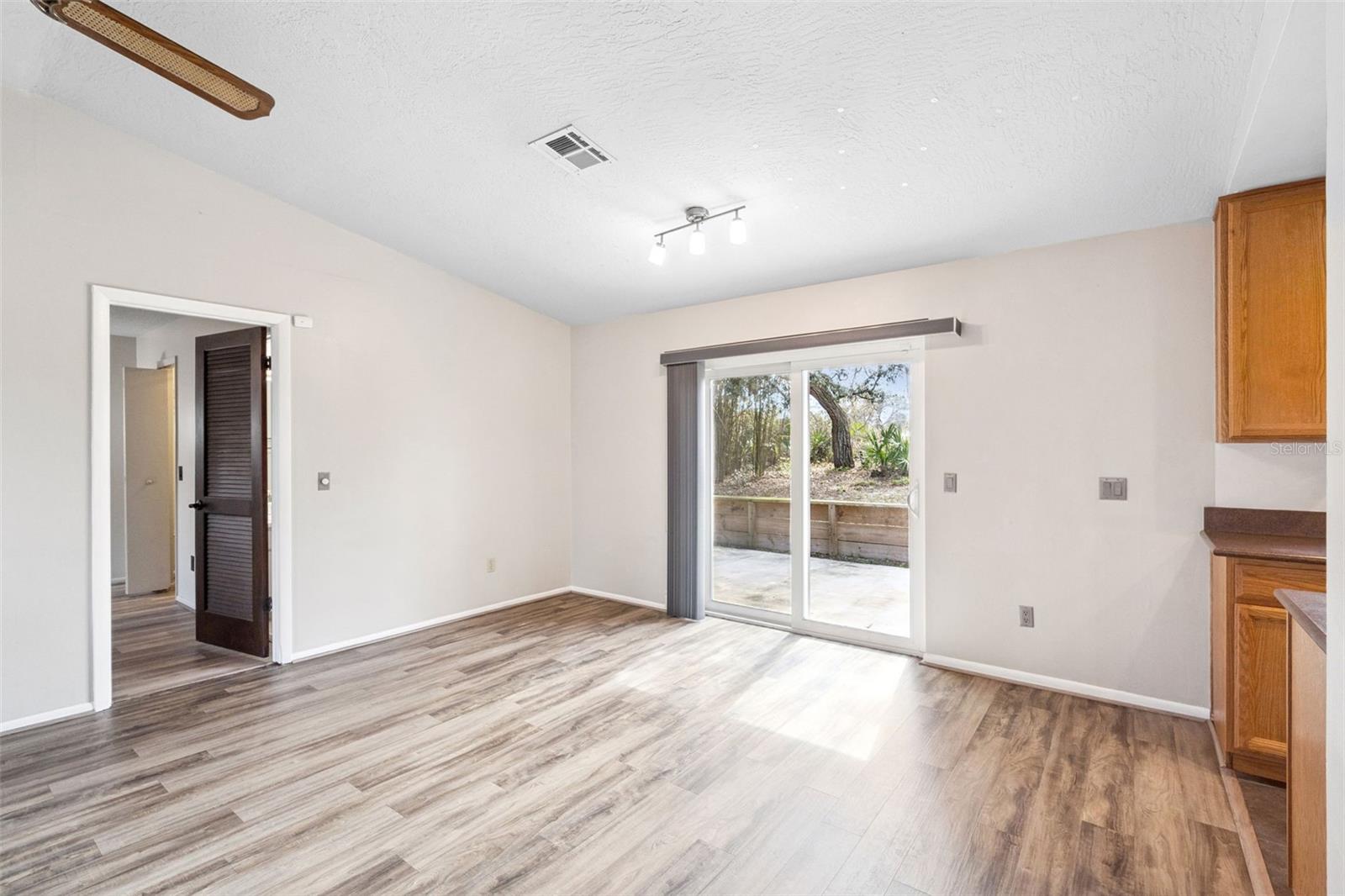 Image 5 of 26 For 501 Antoinette Street