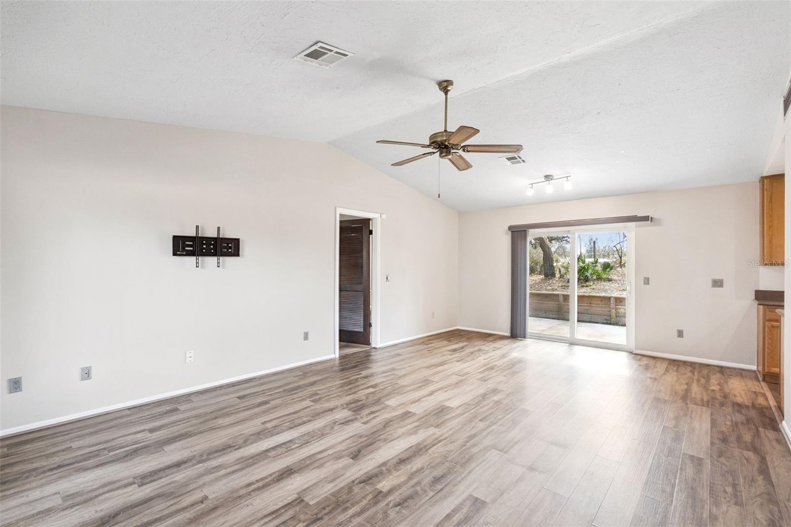 Image 6 of 26 For 501 Antoinette Street