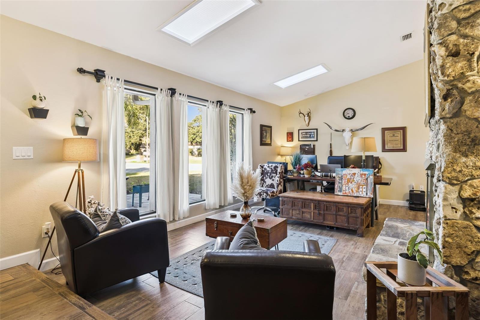 Image 16 of 41 For 5298 Jade Circle