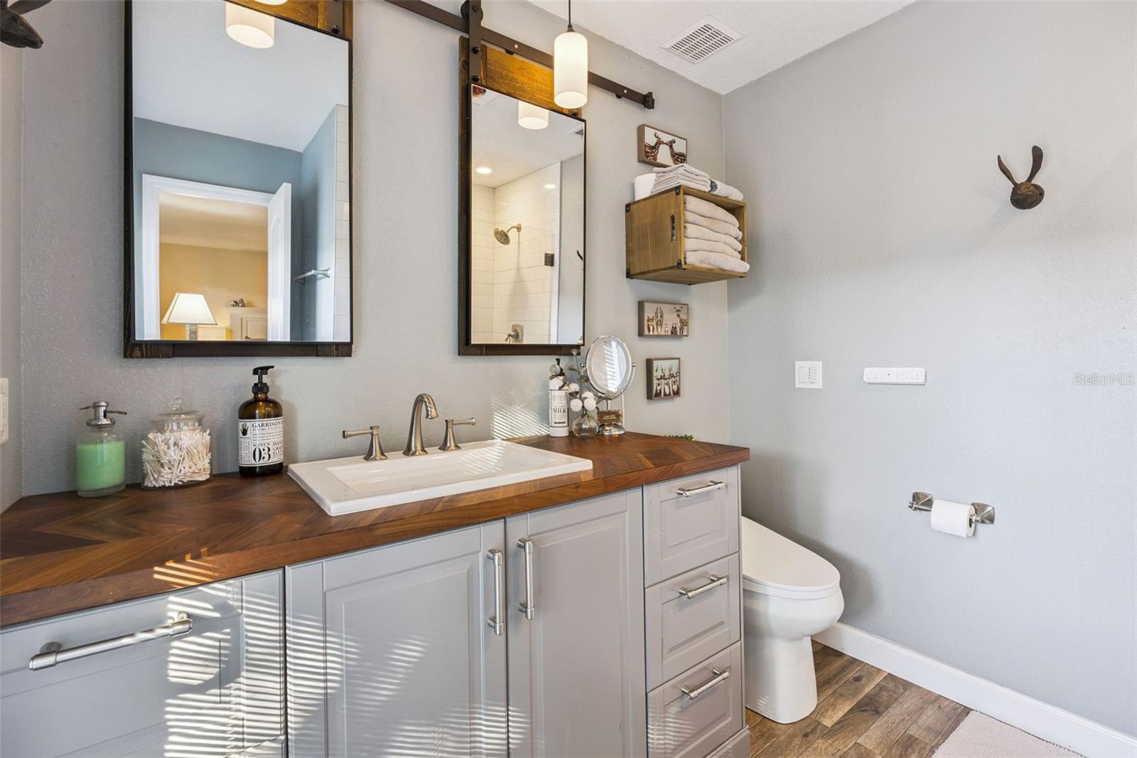 Image 23 of 41 For 5298 Jade Circle