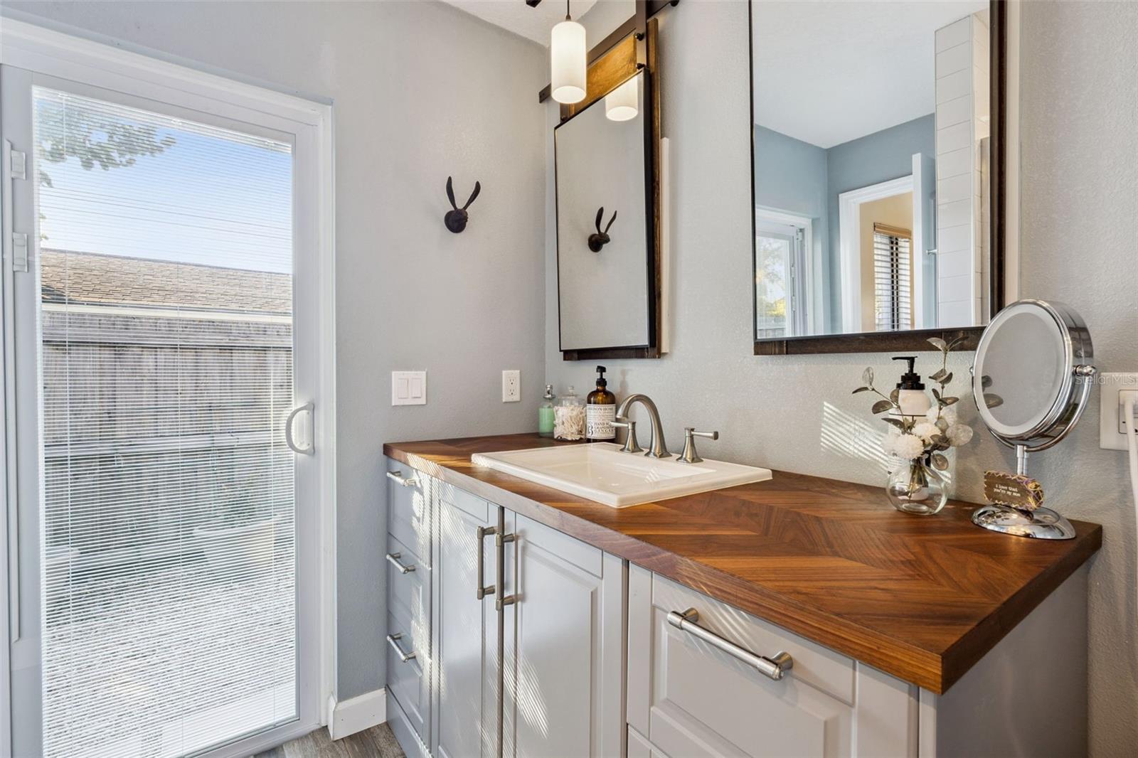 Image 25 of 41 For 5298 Jade Circle