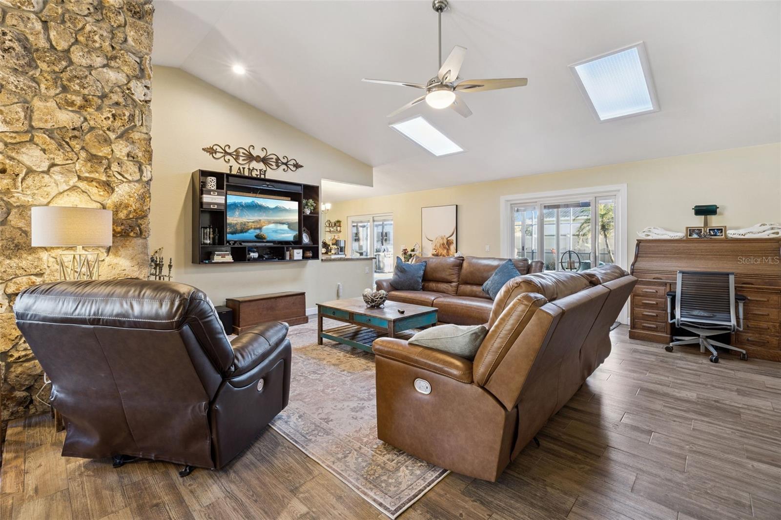 Image 9 of 41 For 5298 Jade Circle