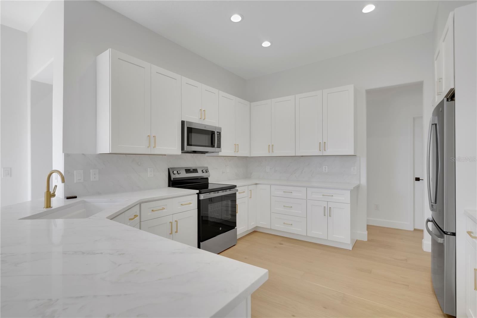 Image 10 of 40 For 214 Highbrooke Blvd