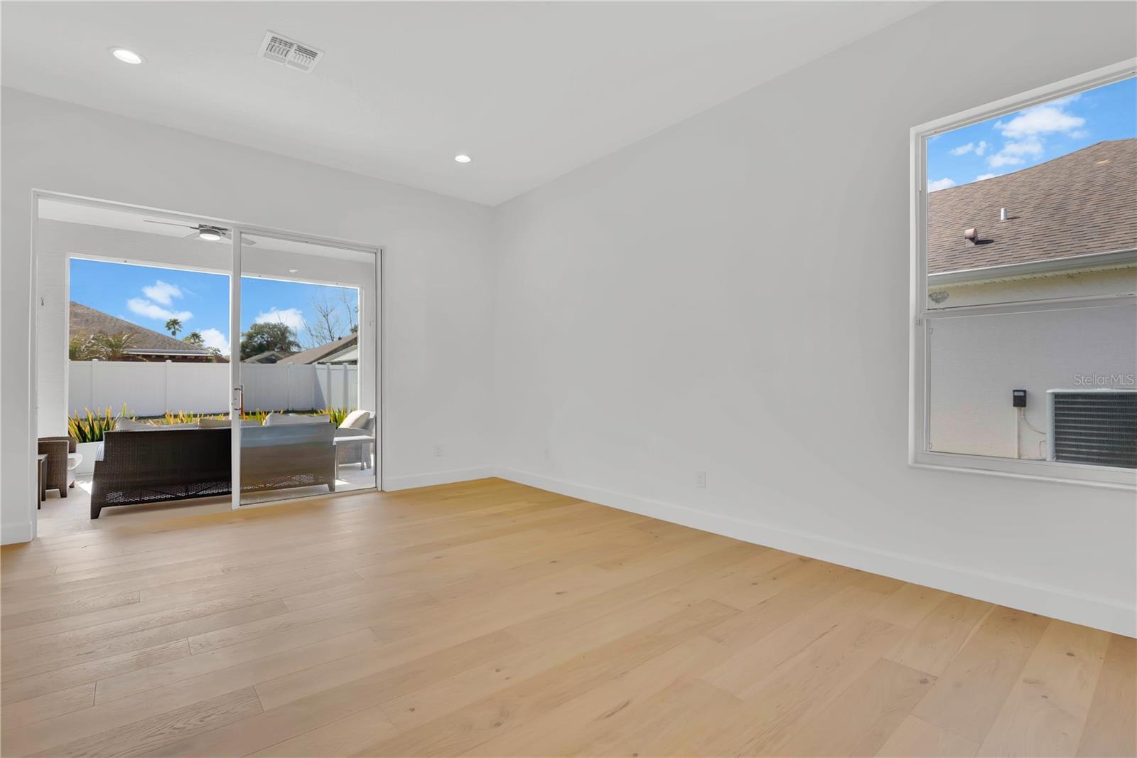 Image 11 of 40 For 214 Highbrooke Blvd