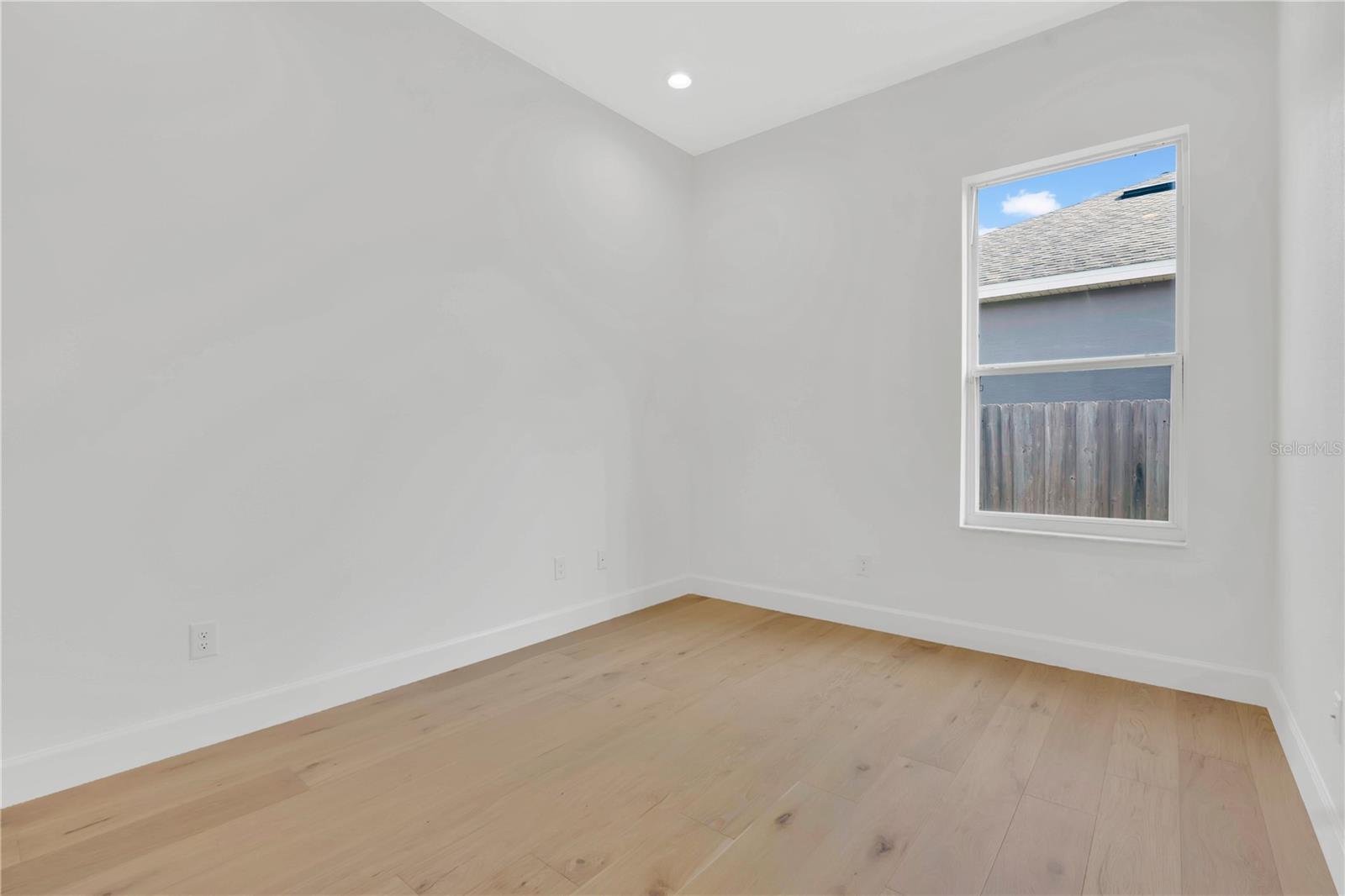 Image 16 of 40 For 214 Highbrooke Blvd