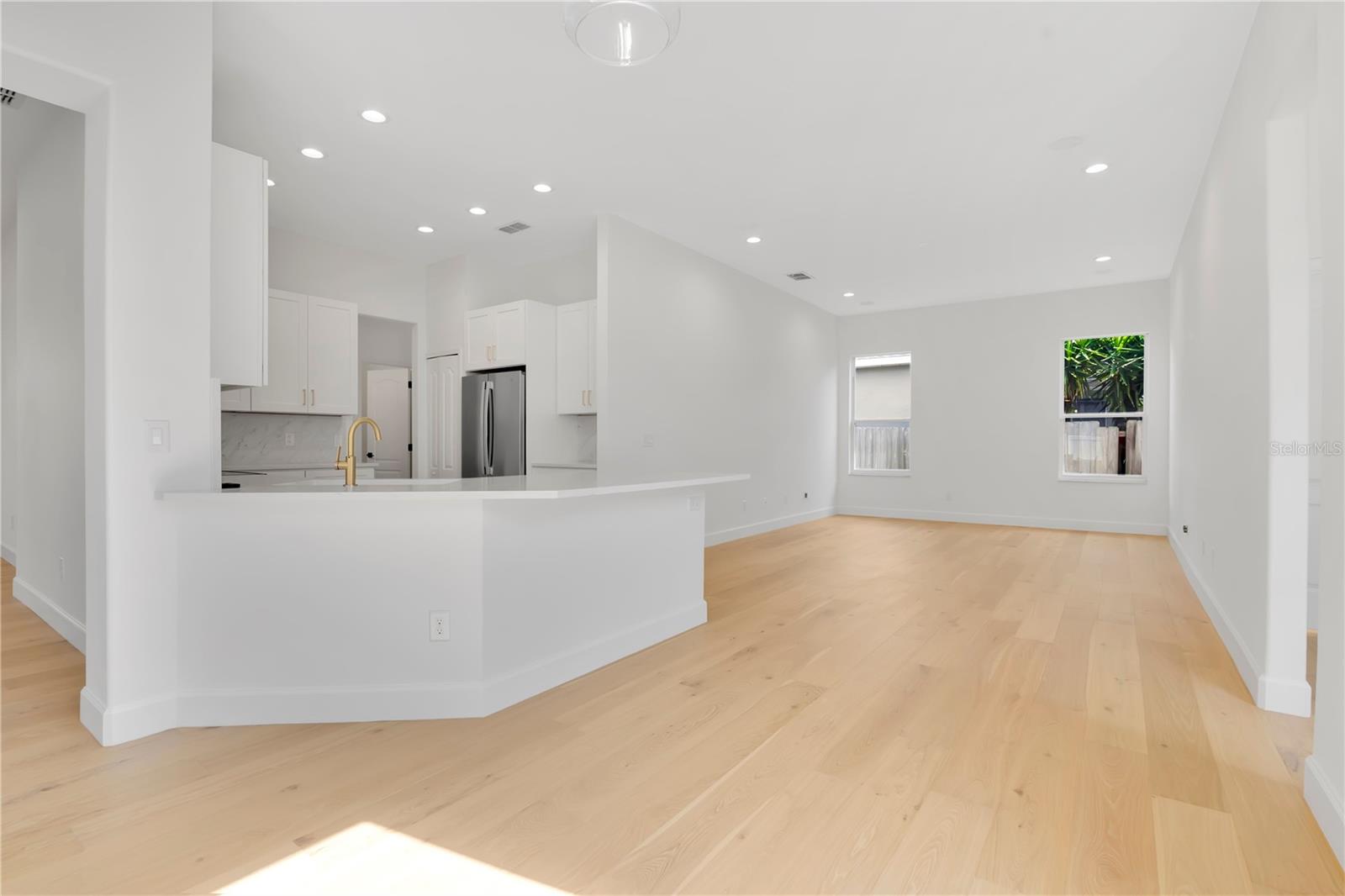 Image 3 of 40 For 214 Highbrooke Blvd