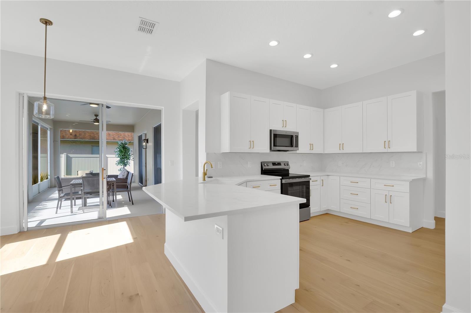 Image 4 of 40 For 214 Highbrooke Blvd