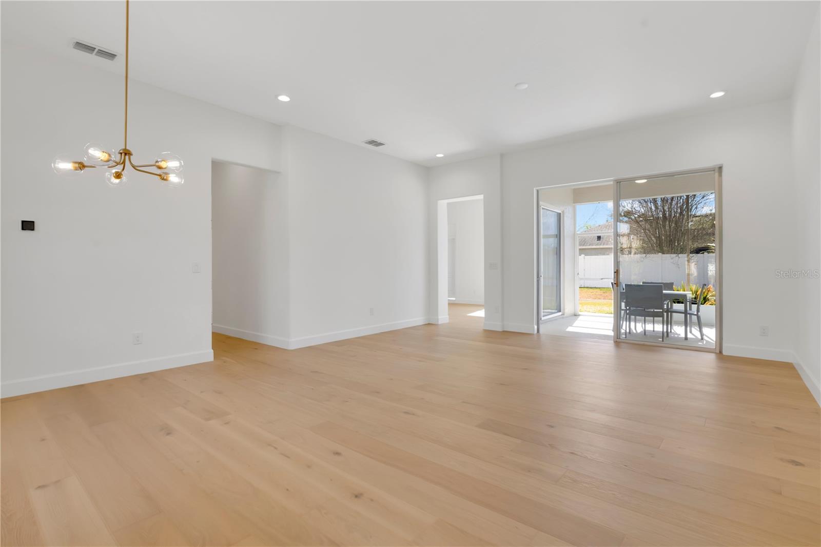 Image 6 of 40 For 214 Highbrooke Blvd