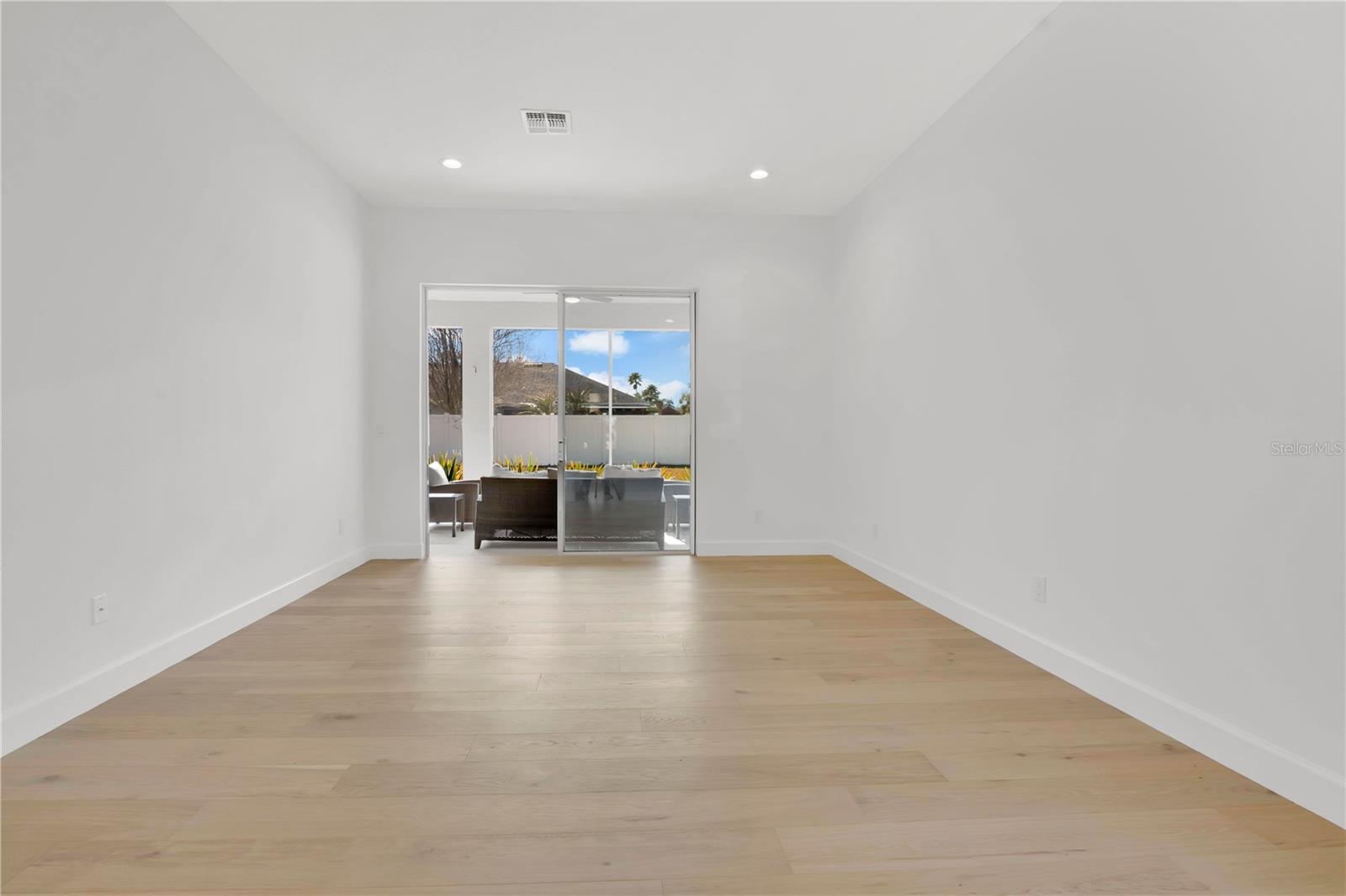 Image 7 of 40 For 214 Highbrooke Blvd