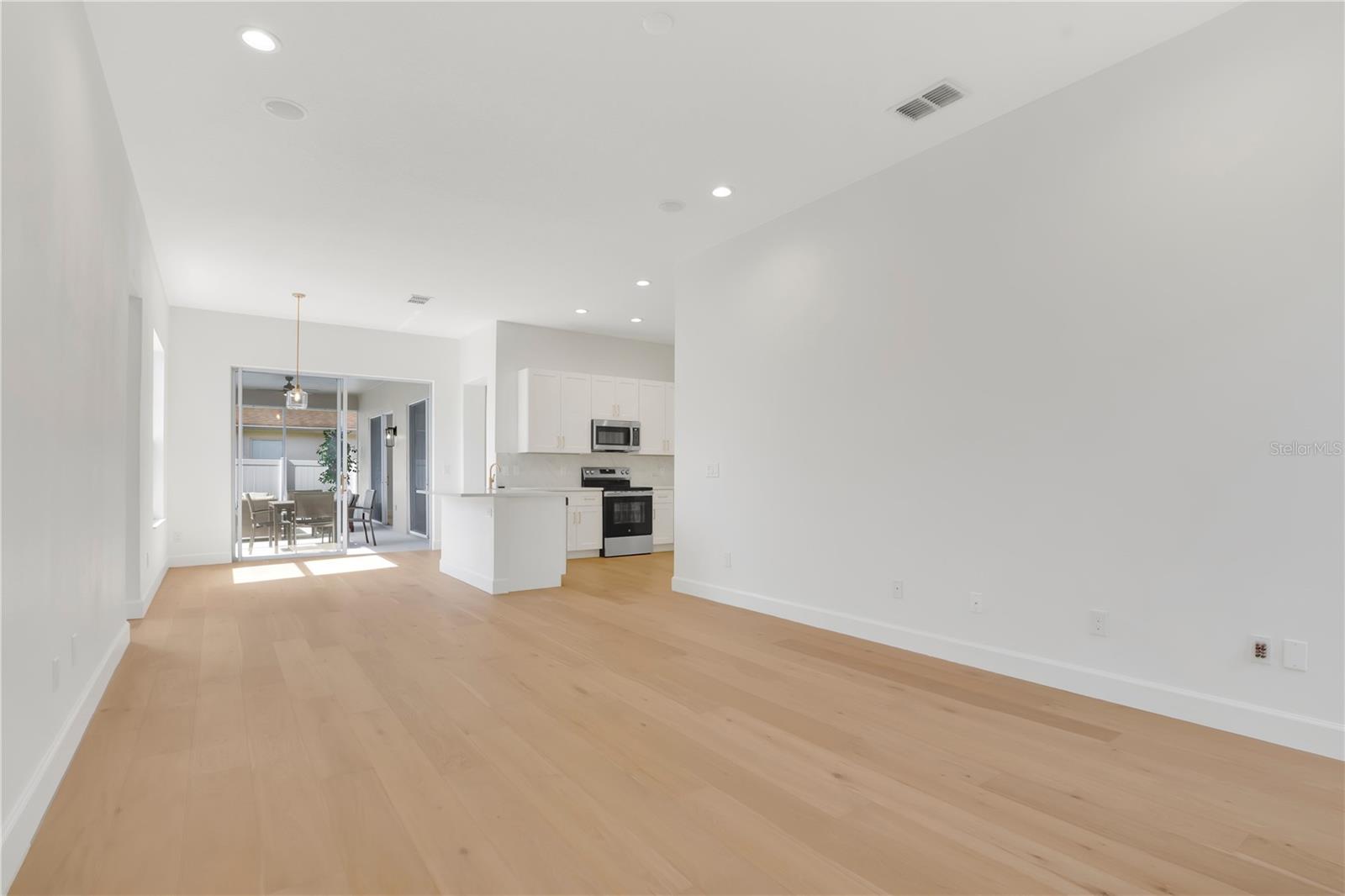 Image 8 of 40 For 214 Highbrooke Blvd