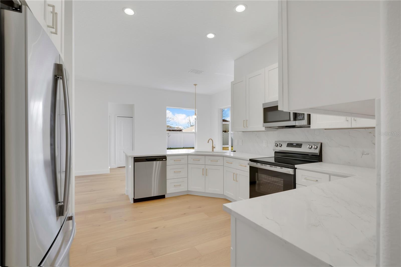 Image 9 of 40 For 214 Highbrooke Blvd