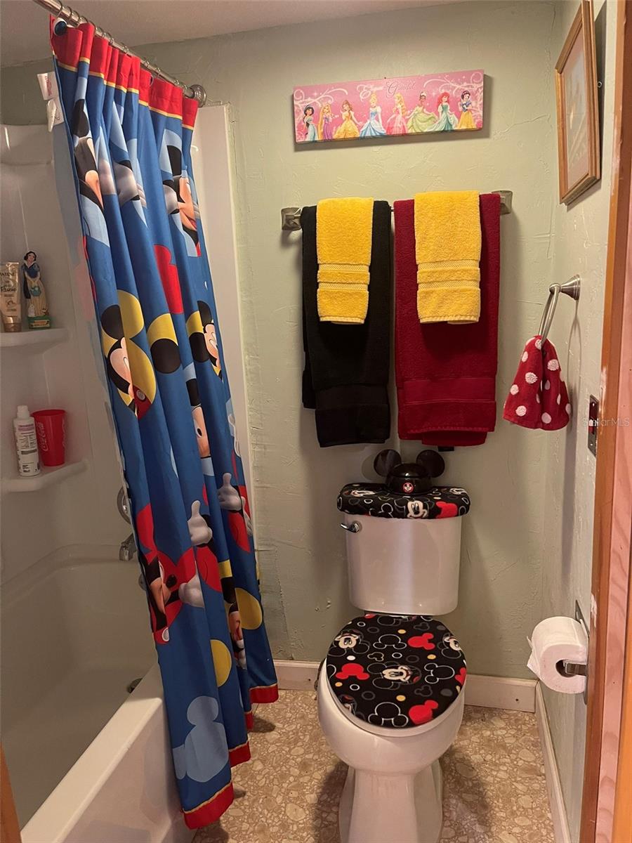 Image 18 of 34 For 14 Canterbury Drive