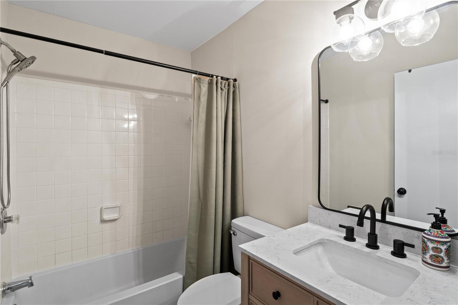 Image 12 of 20 For 612 Kenwick Circle 103