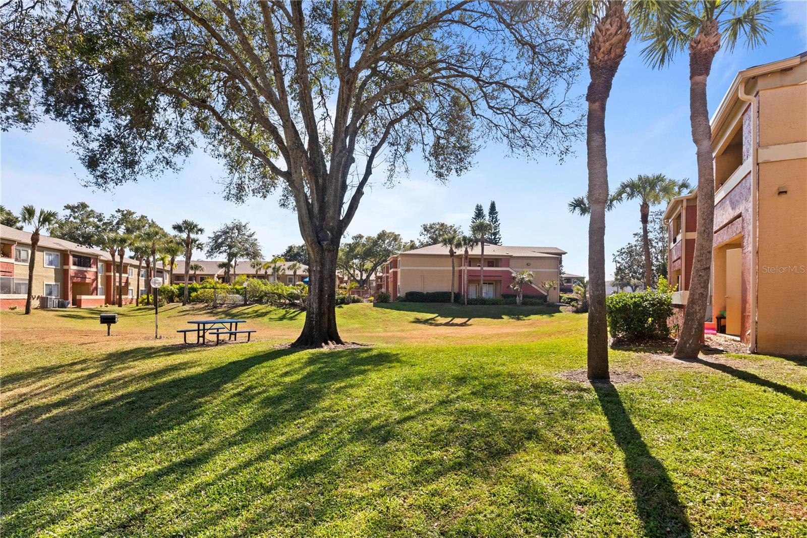 Image 16 of 20 For 612 Kenwick Circle 103