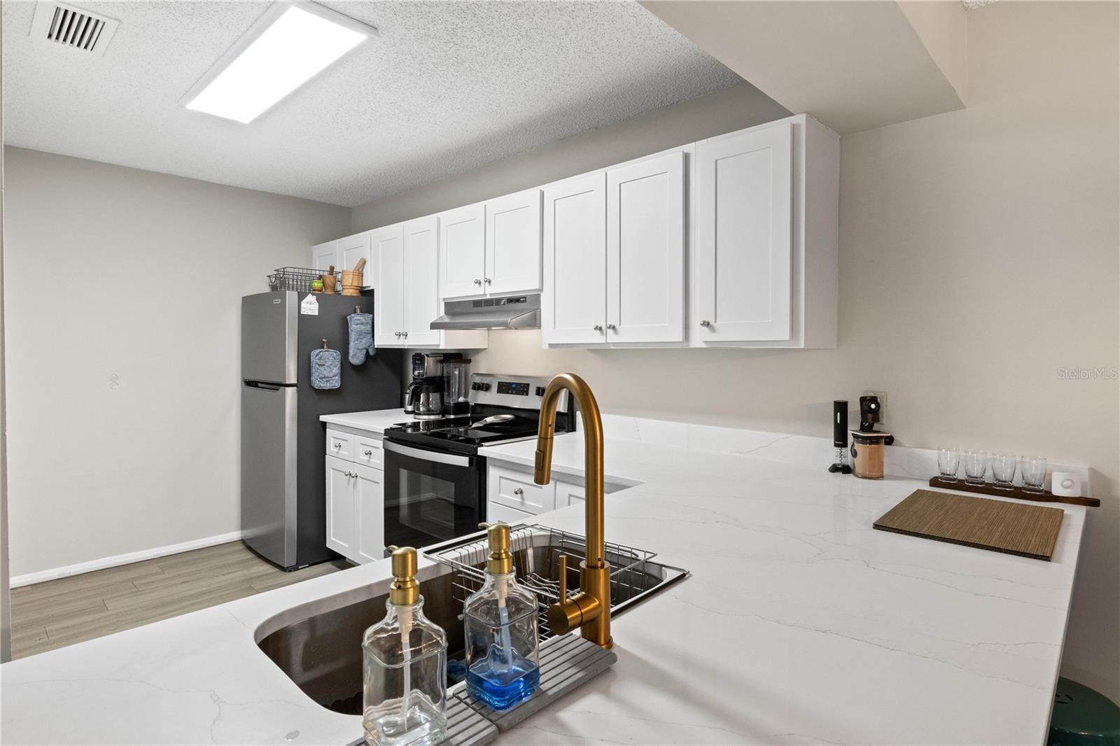 Image 6 of 20 For 612 Kenwick Circle 103