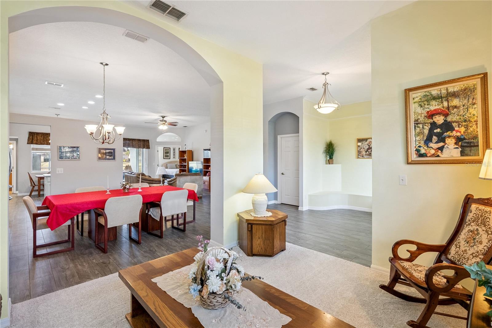 Image 10 of 43 For 639 Lakehaven Circle