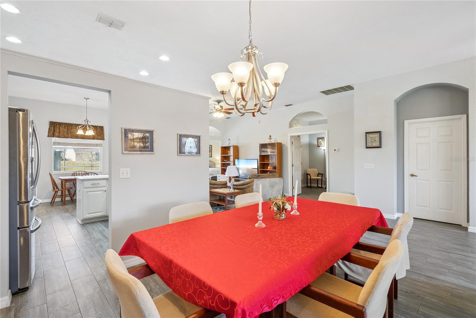 Image 11 of 43 For 639 Lakehaven Circle