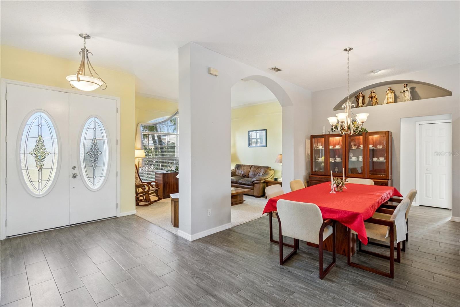 Image 12 of 43 For 639 Lakehaven Circle