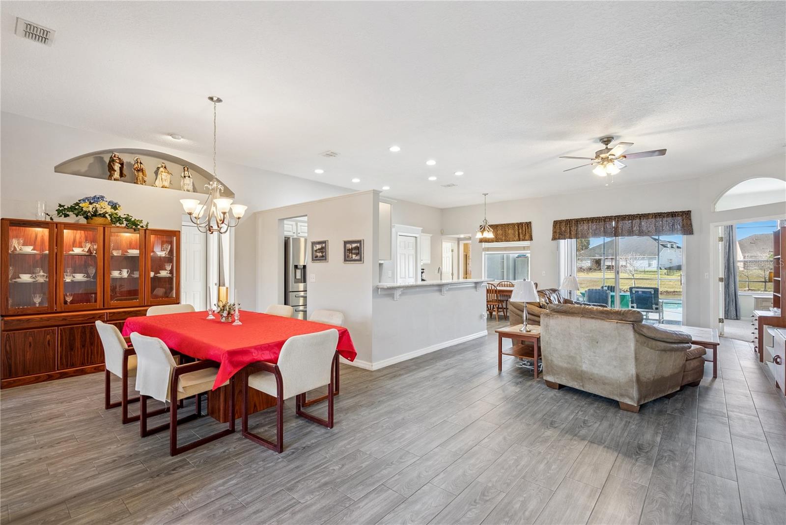 Image 13 of 43 For 639 Lakehaven Circle