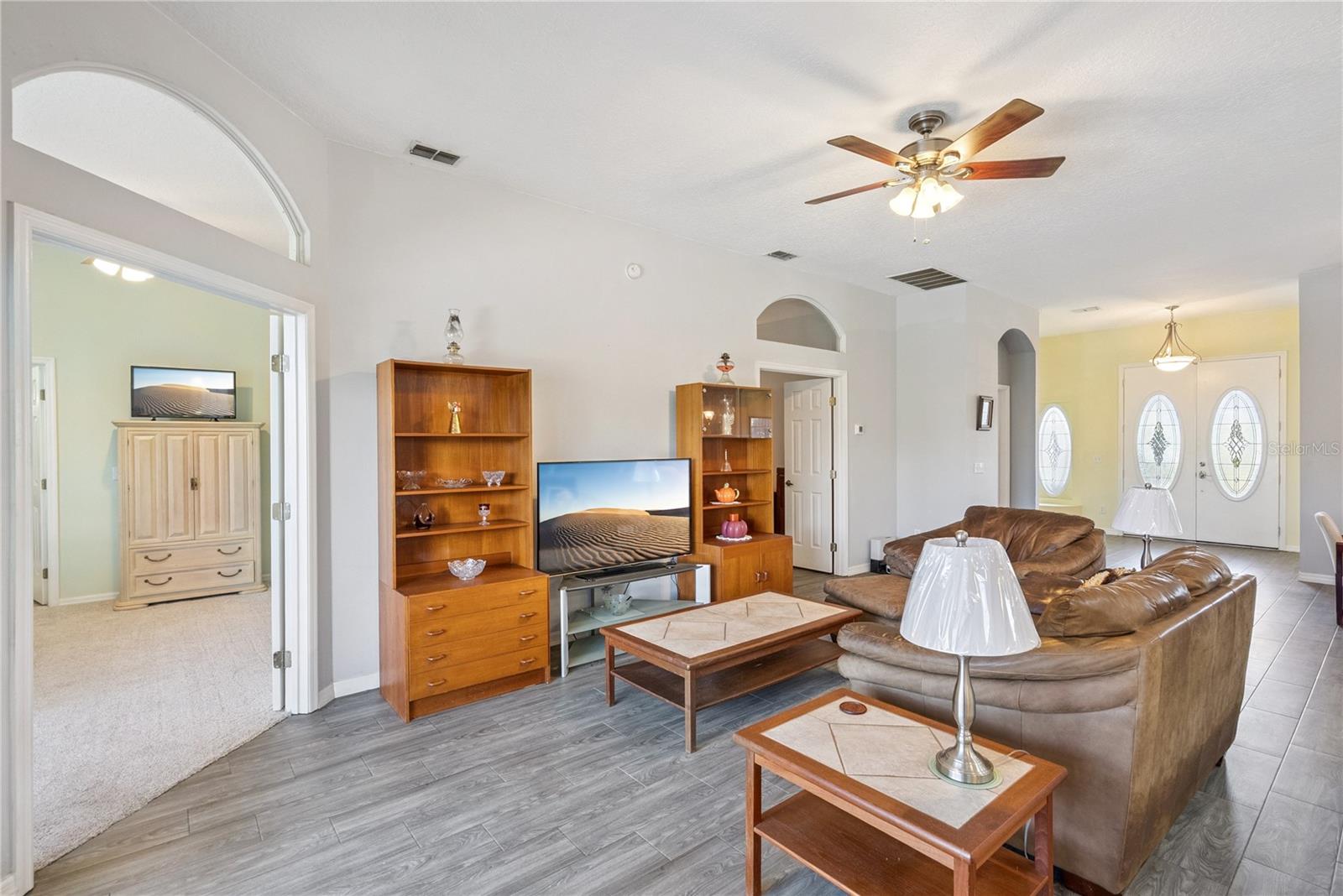 Image 15 of 43 For 639 Lakehaven Circle