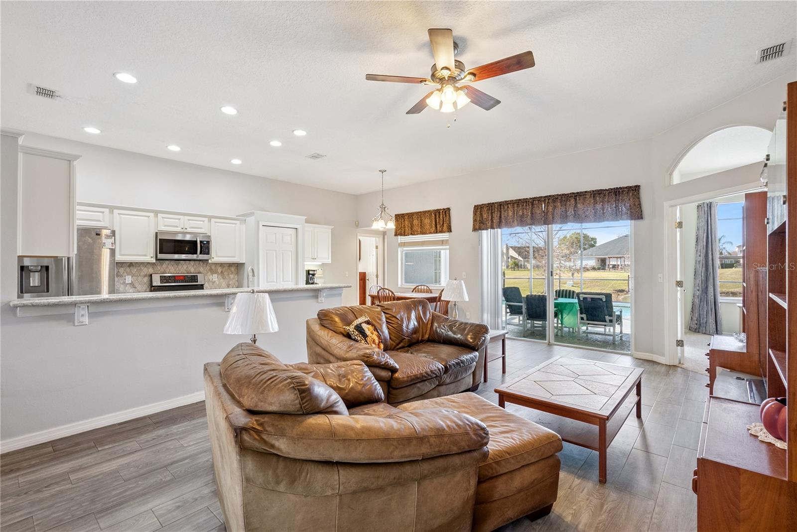 Image 16 of 43 For 639 Lakehaven Circle