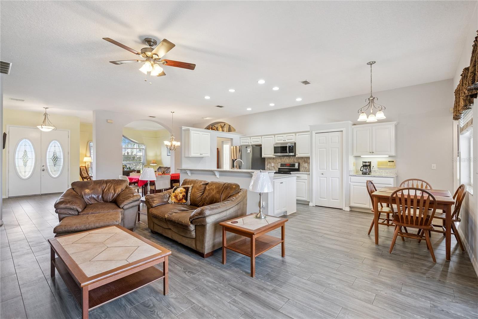 Image 17 of 43 For 639 Lakehaven Circle