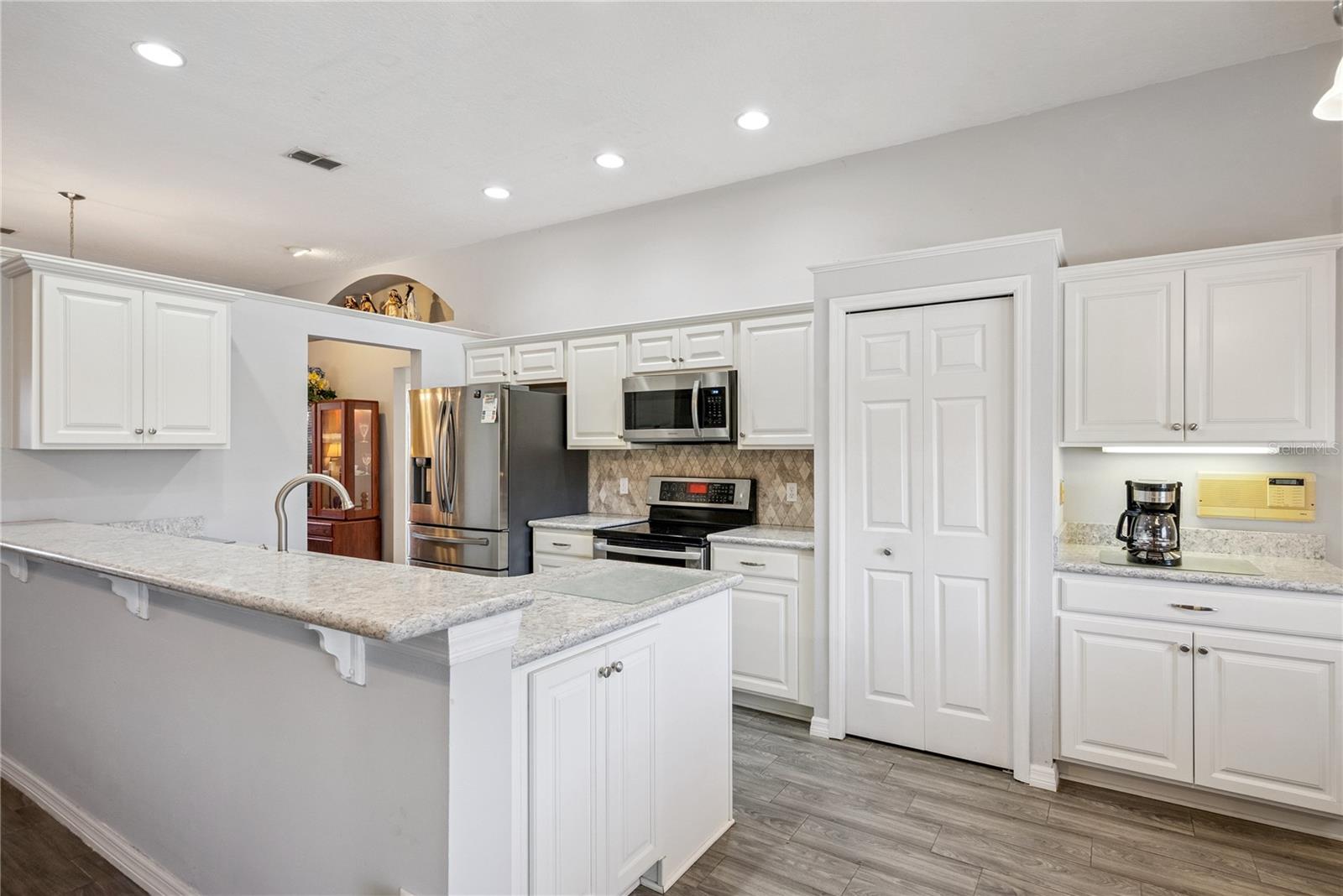 Image 19 of 43 For 639 Lakehaven Circle