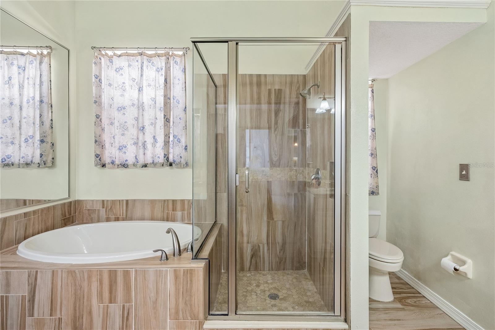 Image 26 of 43 For 639 Lakehaven Circle