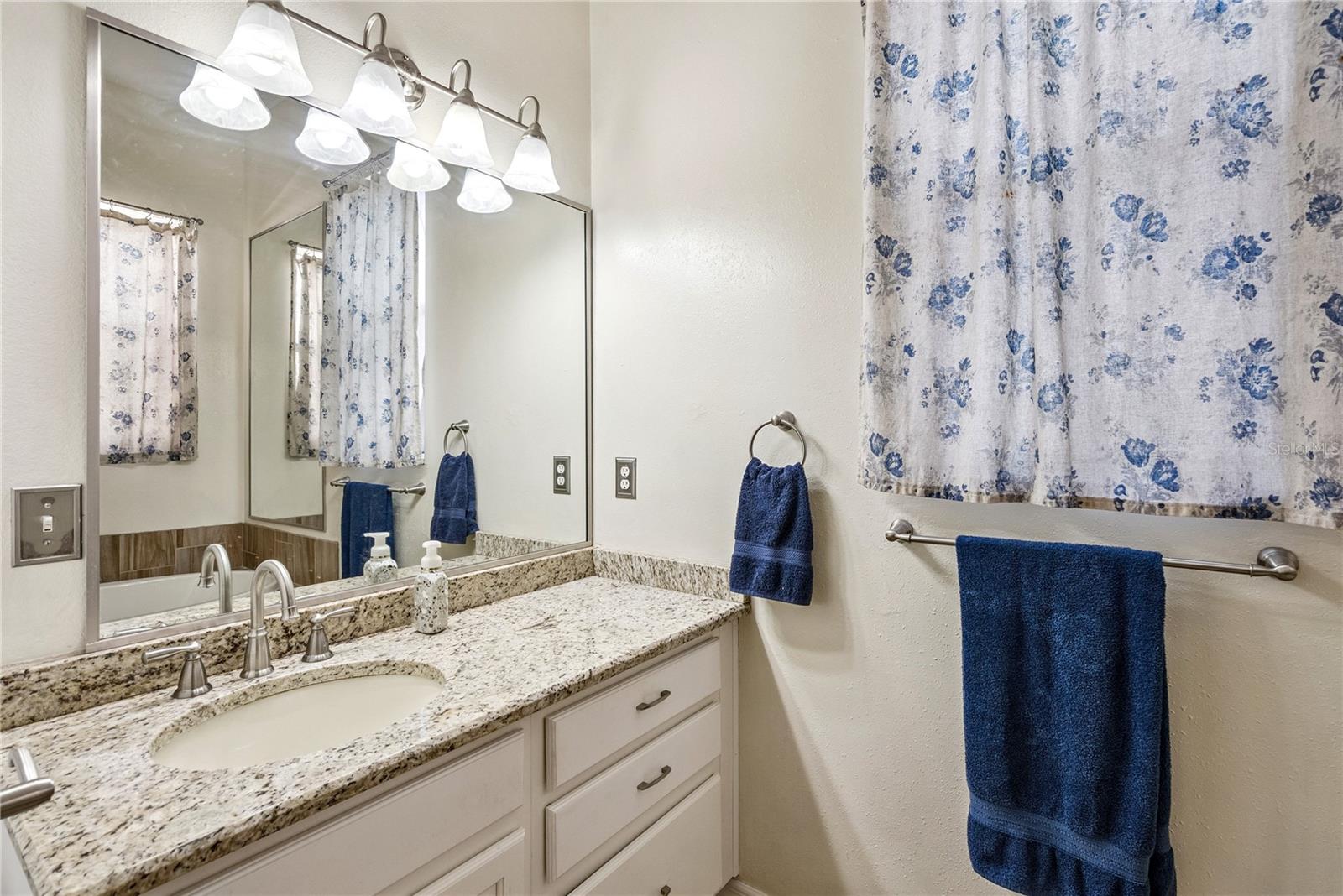 Image 28 of 43 For 639 Lakehaven Circle