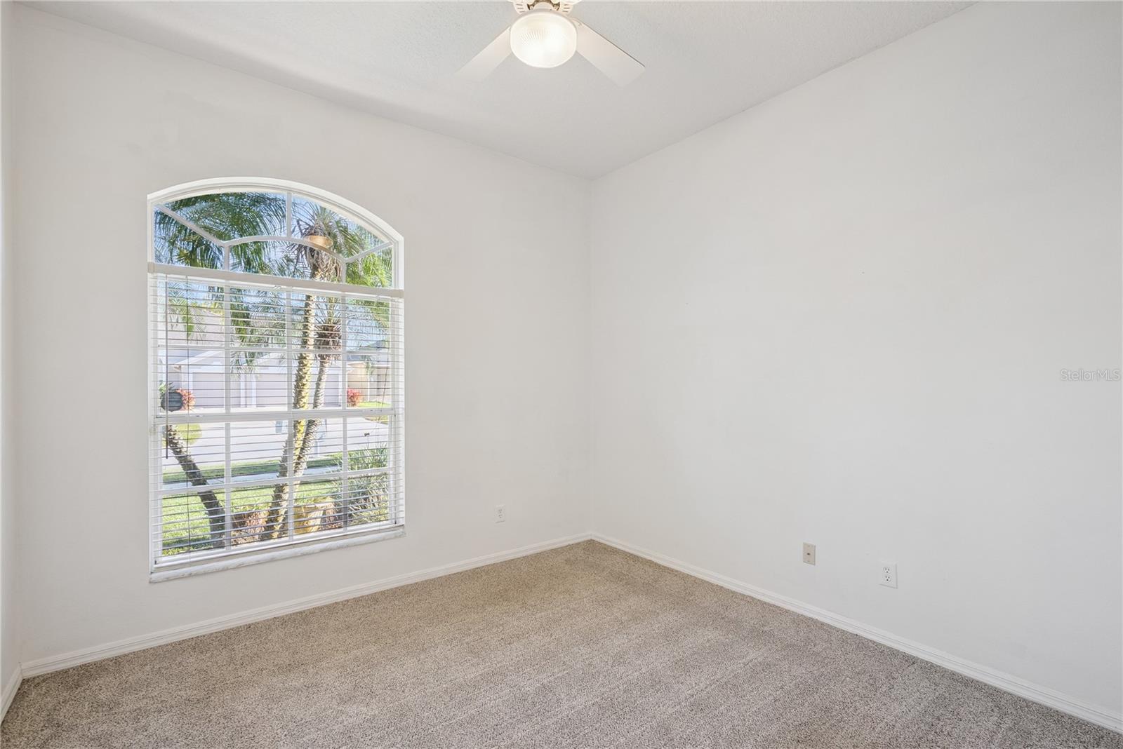 Image 32 of 43 For 639 Lakehaven Circle