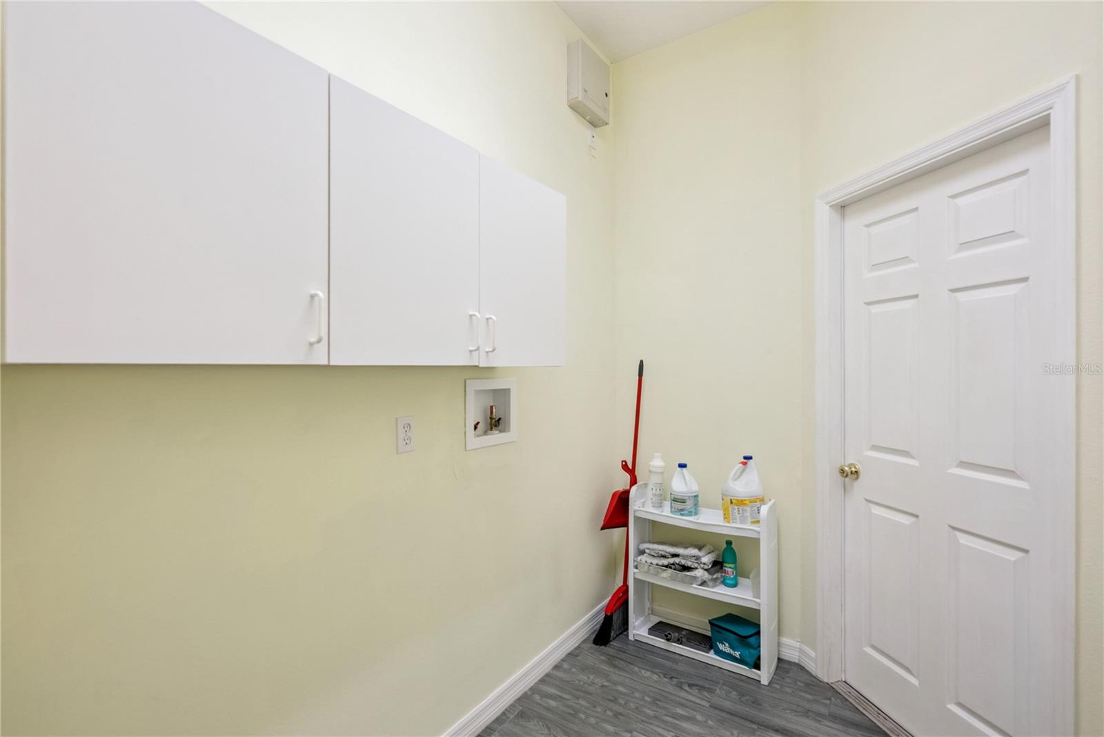 Image 35 of 43 For 639 Lakehaven Circle