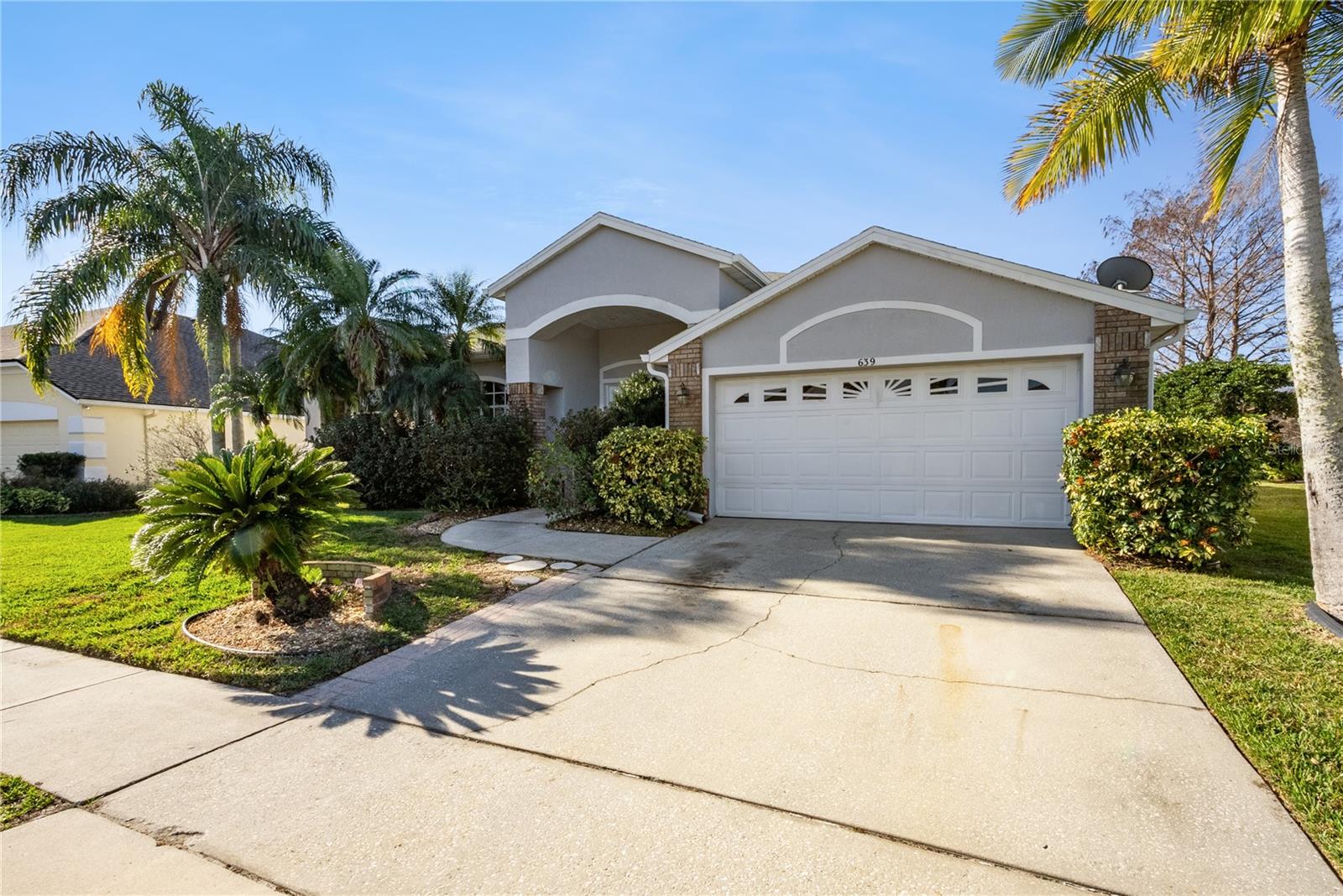 Image 4 of 43 For 639 Lakehaven Circle