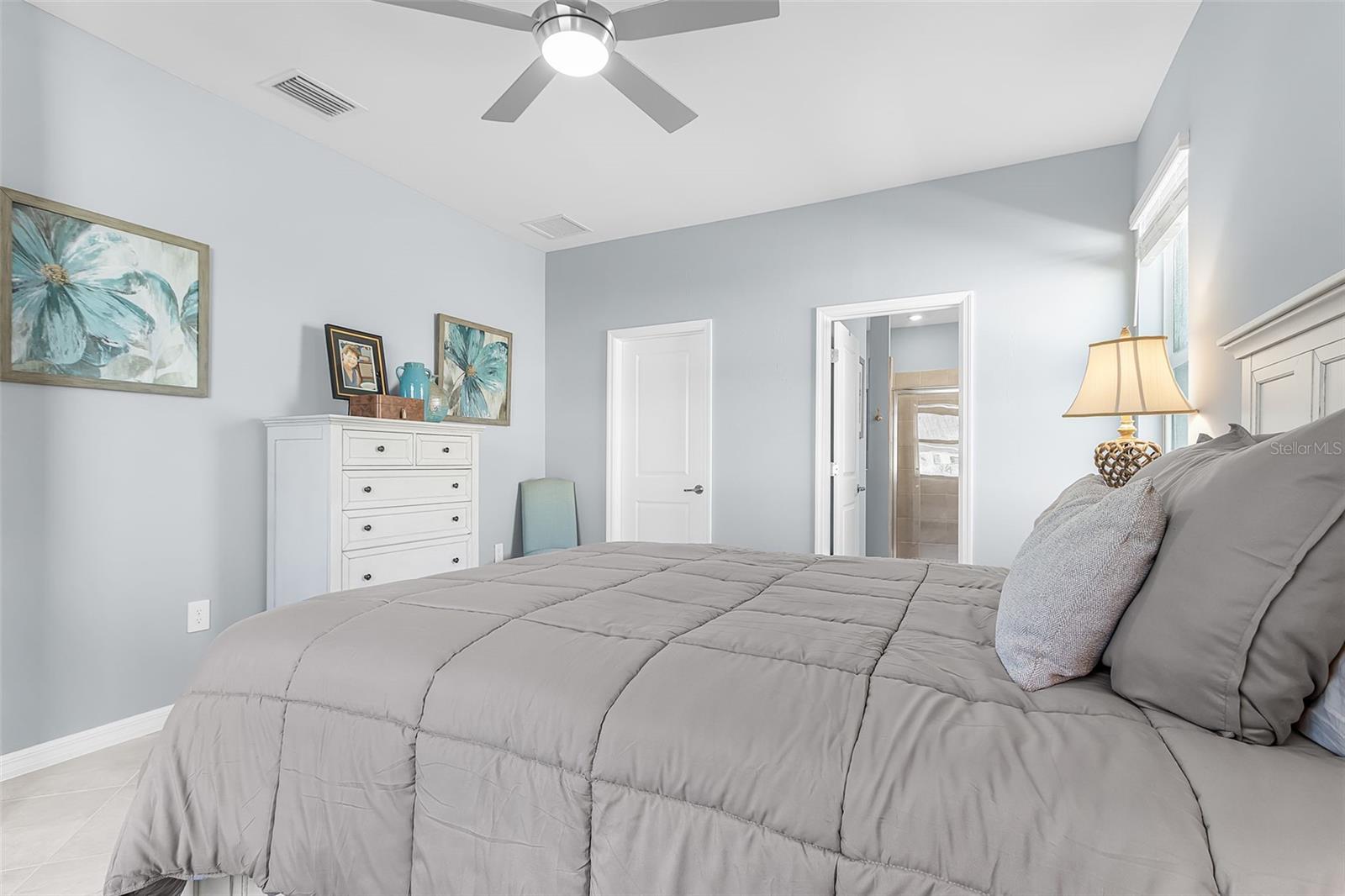 Image 19 of 25 For 11420 Burgundy Drive