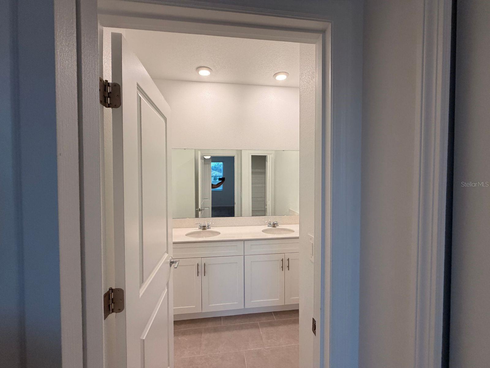 Image 17 of 30 For 9412 Revere Ave Avenue