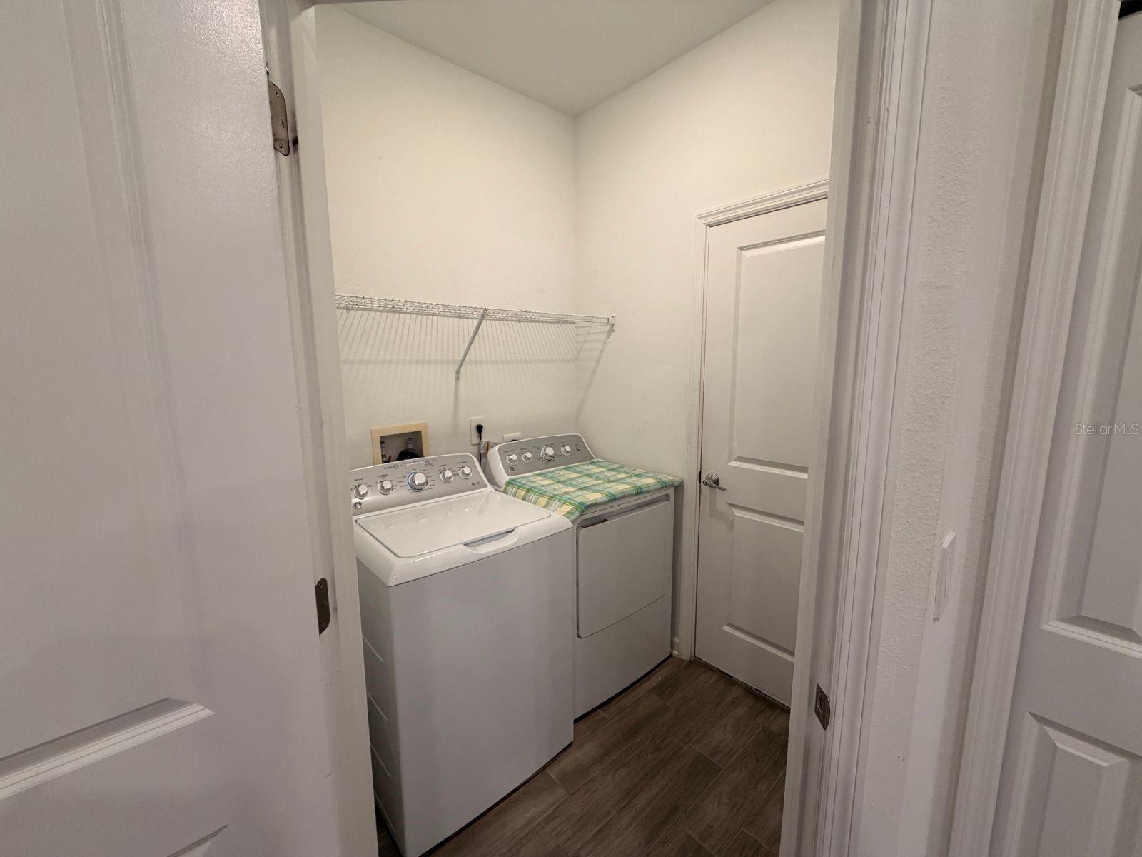 Image 4 of 30 For 9412 Revere Ave Avenue