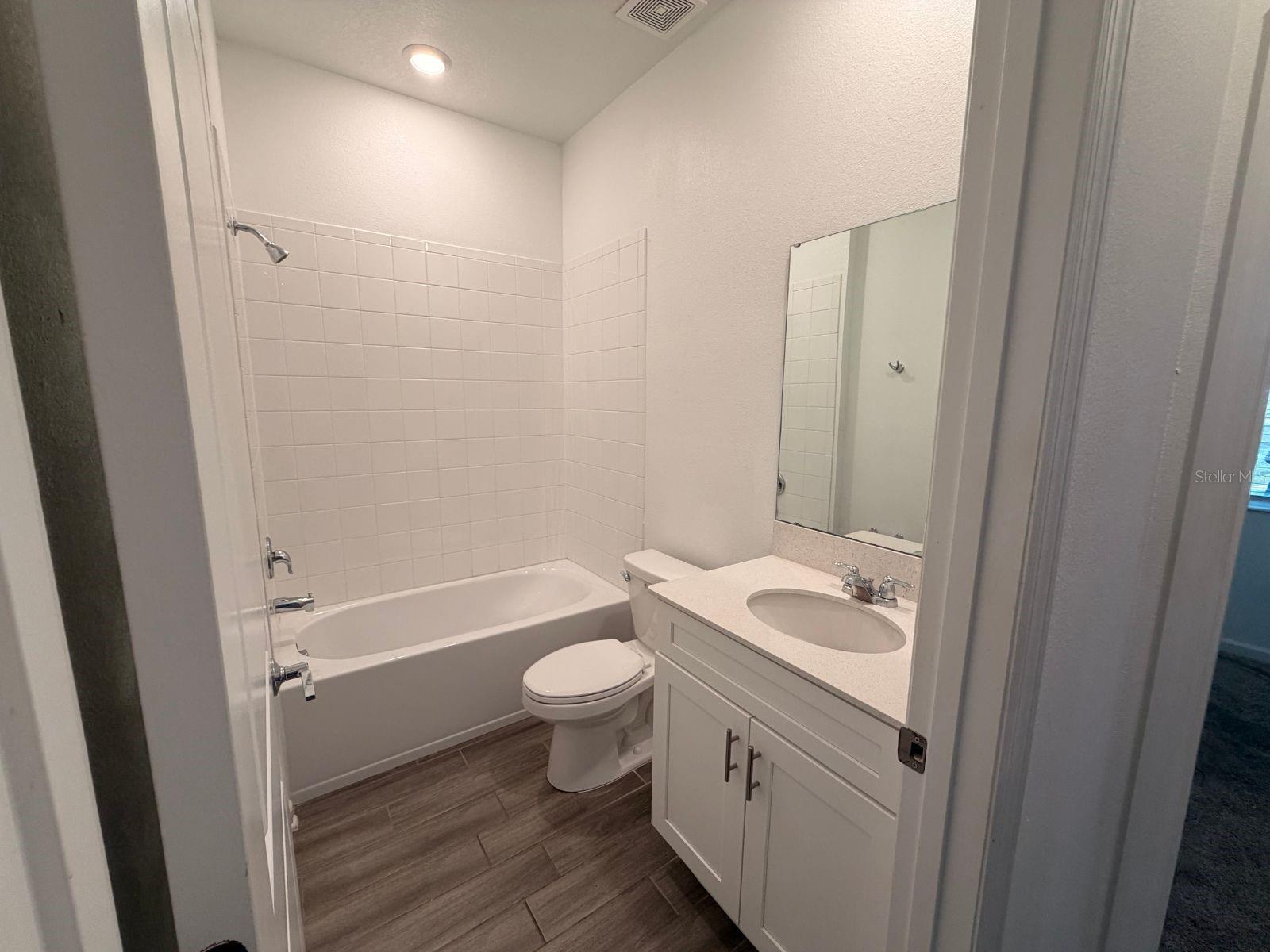 Image 9 of 30 For 9412 Revere Ave Avenue