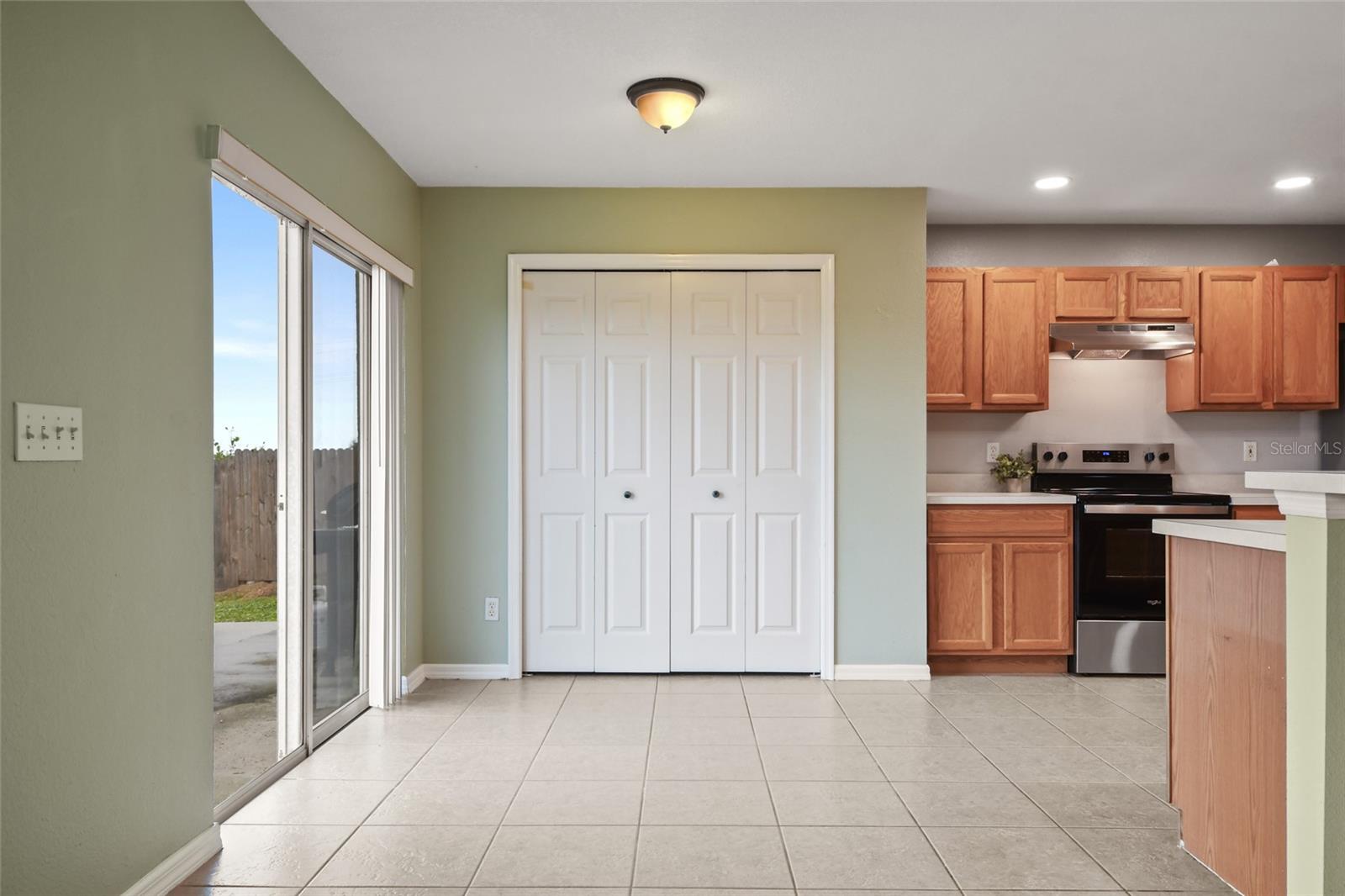 Image 11 of 48 For 2012 Knollcrest Drive