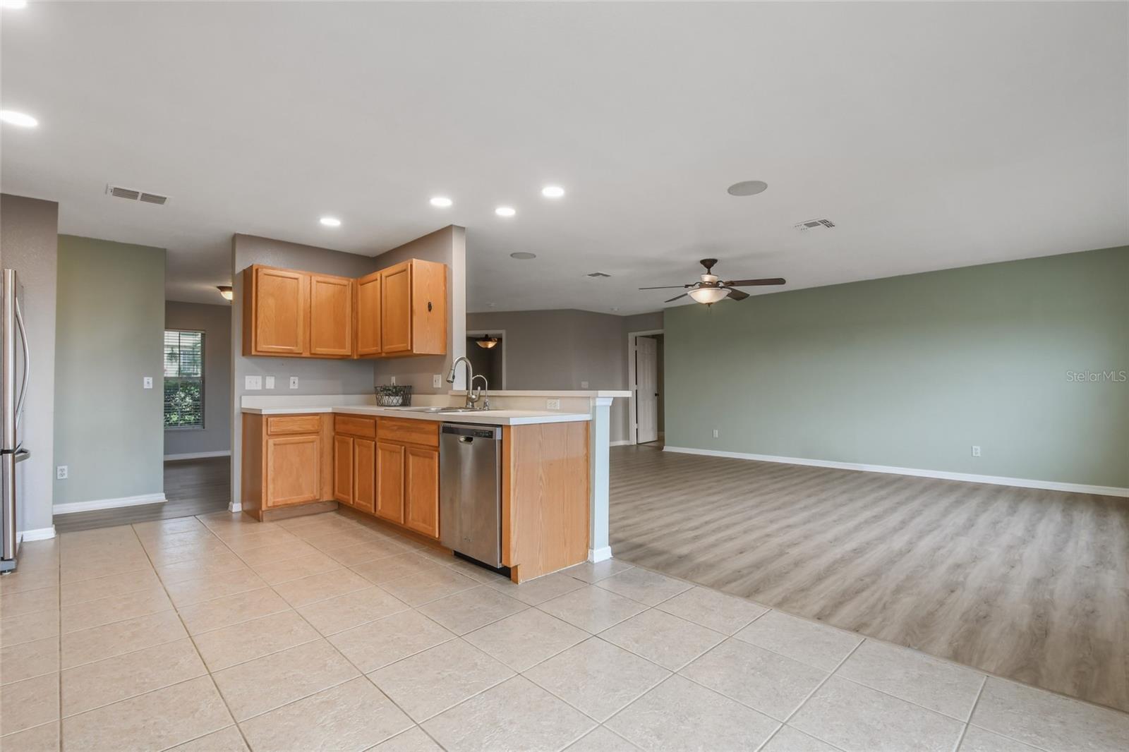 Image 13 of 48 For 2012 Knollcrest Drive