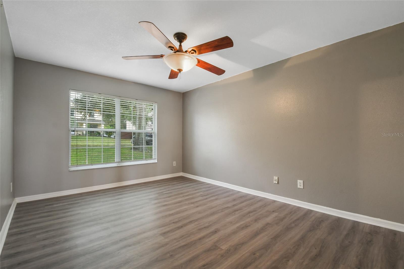 Image 16 of 48 For 2012 Knollcrest Drive