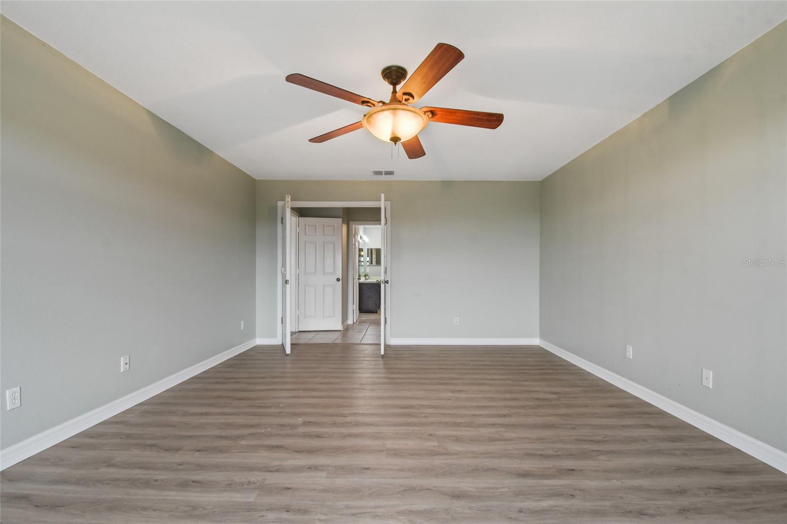 Image 18 of 48 For 2012 Knollcrest Drive