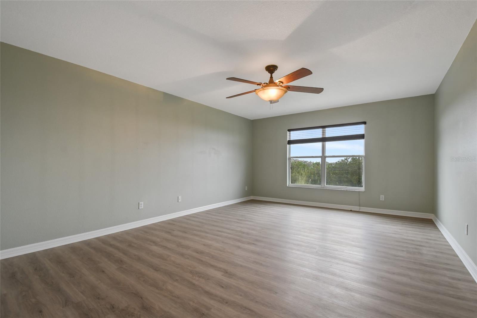 Image 19 of 48 For 2012 Knollcrest Drive