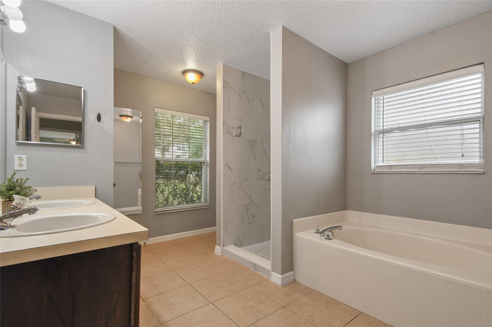 Image 20 of 48 For 2012 Knollcrest Drive