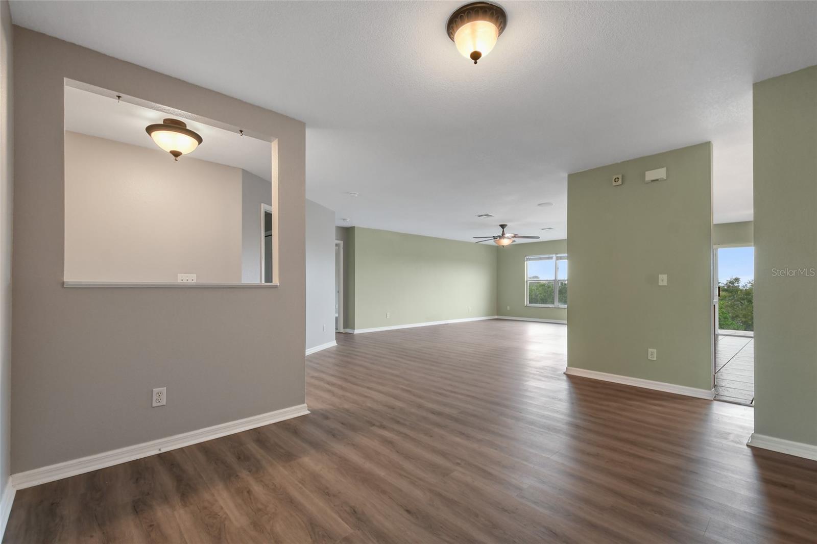 Image 6 of 48 For 2012 Knollcrest Drive