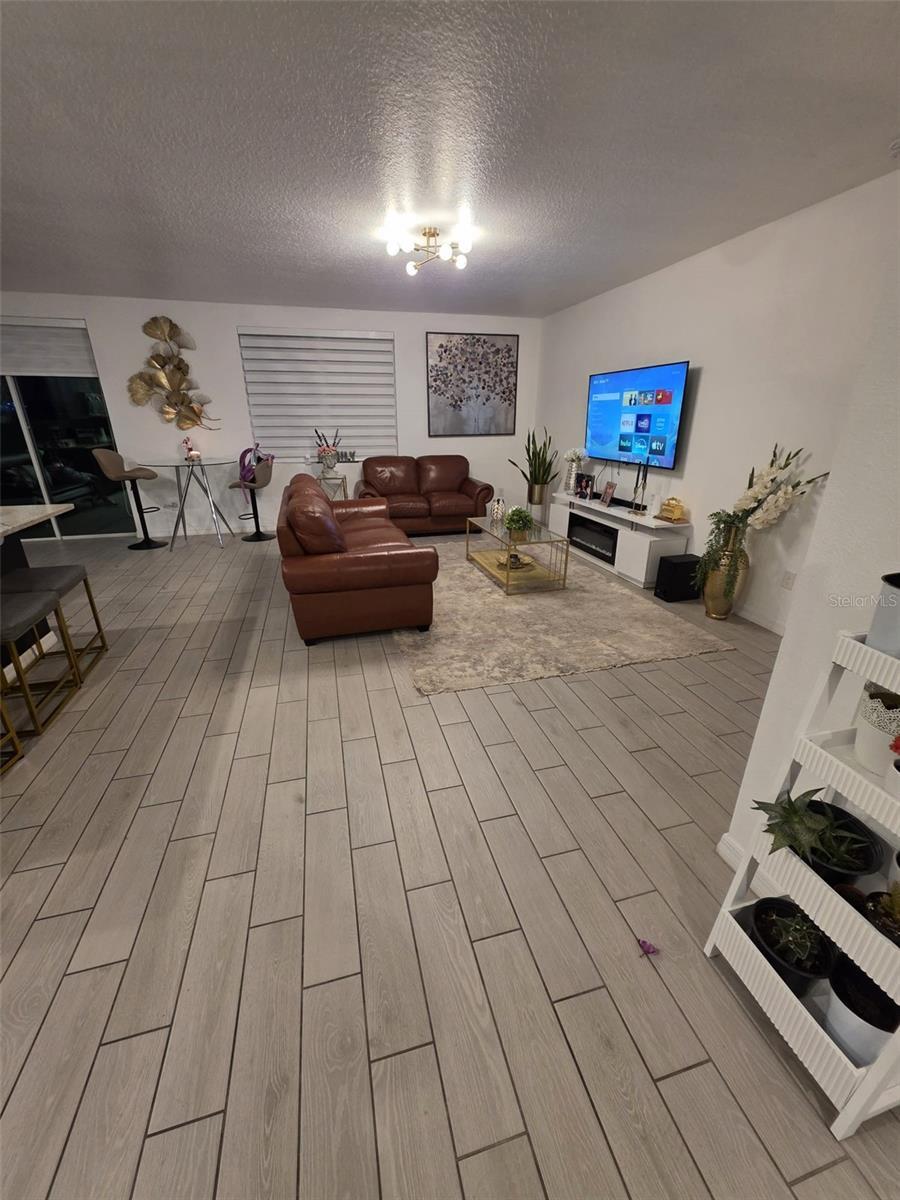 Image 6 of 11 For 1431 Saguaro Street