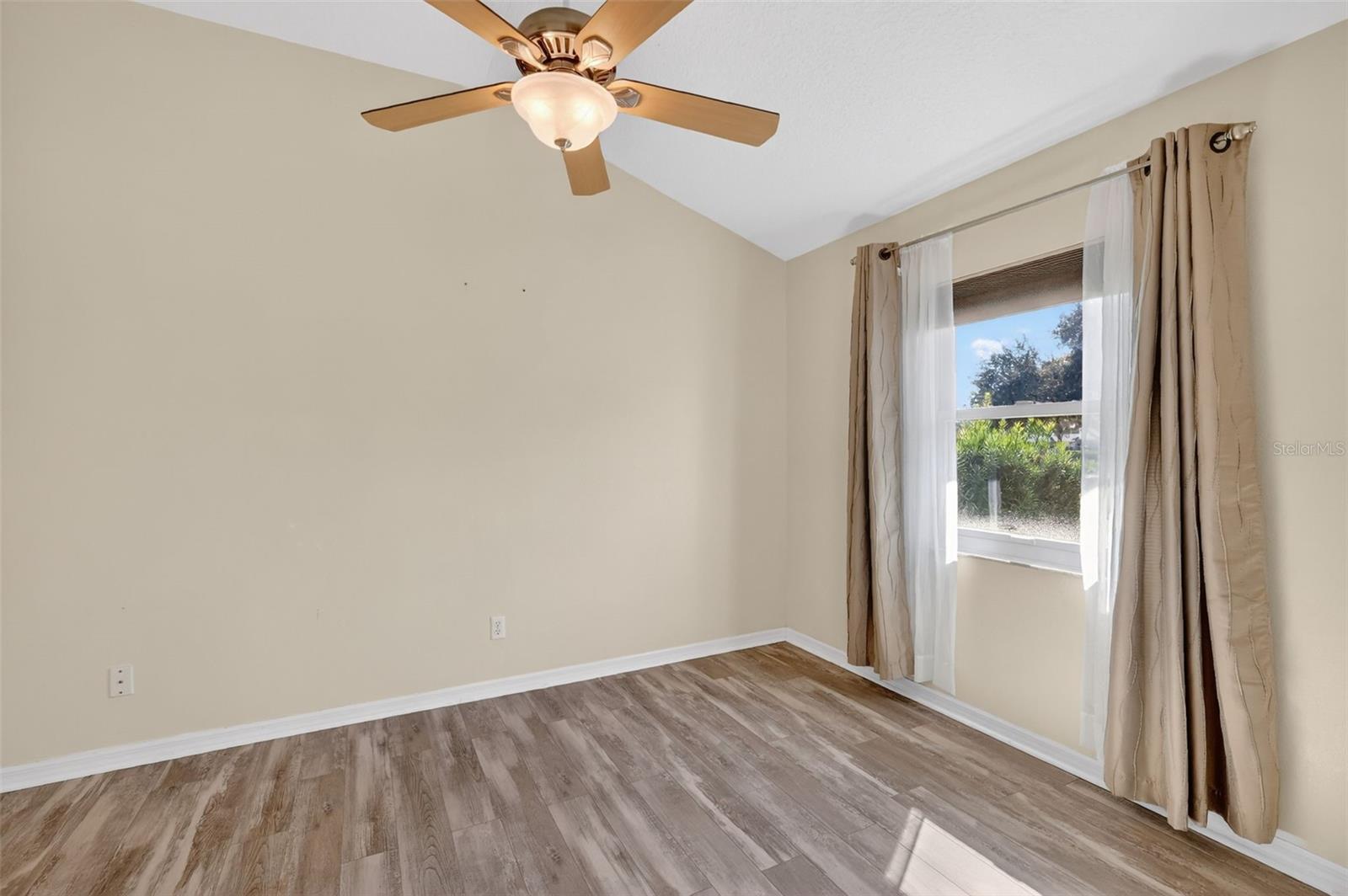 Image 15 of 35 For 5500 Laver Street