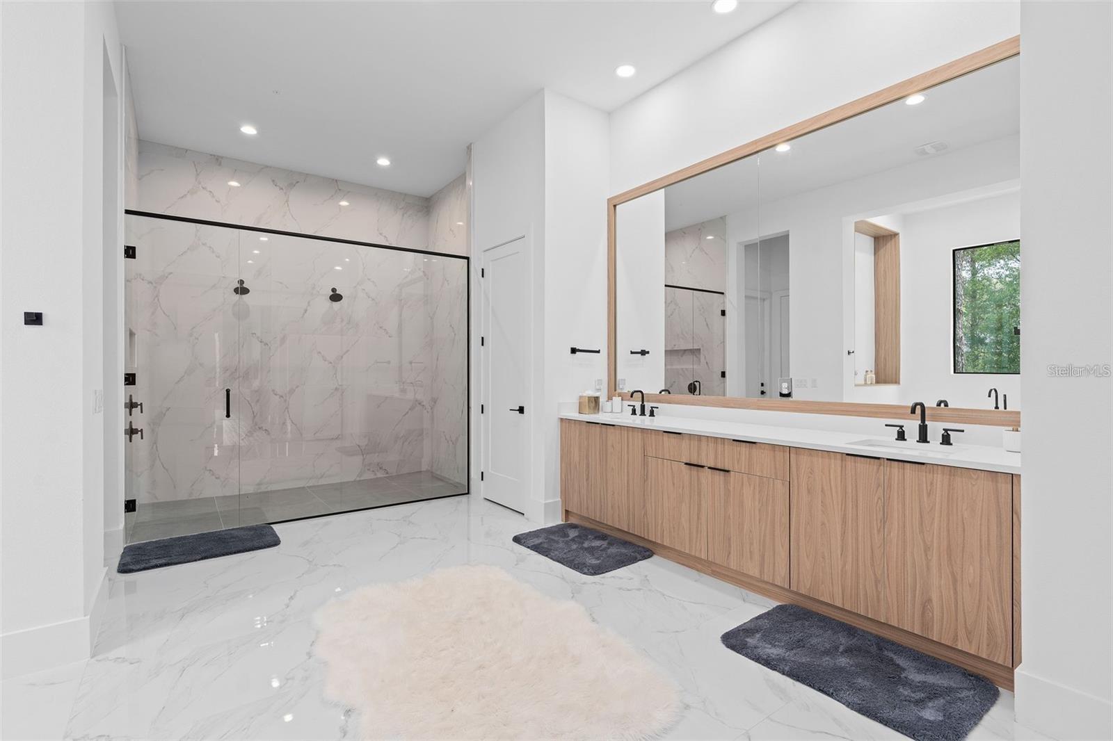 Image 28 of 65 For 15044 Pendio Drive