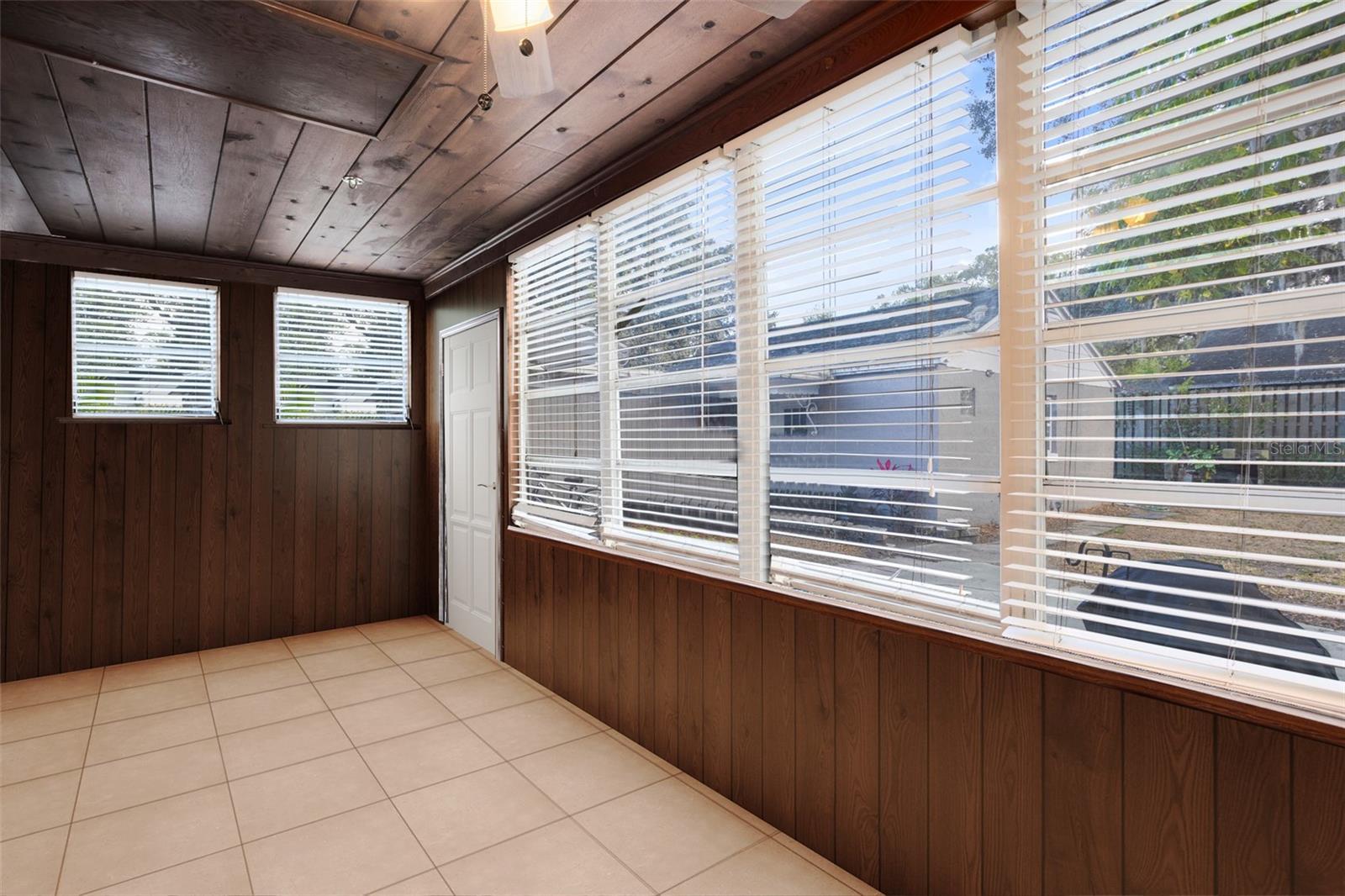 Image 17 of 34 For 1712 Kaley Avenue