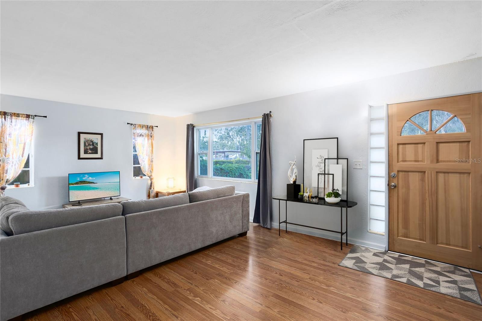 Image 6 of 34 For 1712 Kaley Avenue